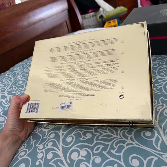 Elizabeth Taylor White diamonds gift set - Picture 2 of 4